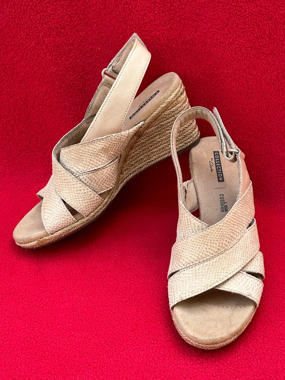 Collection By Clarks Tan Snakeskin Textured Wedge Sandals with Slingback Sz 6.5M - Picture 2 of 7